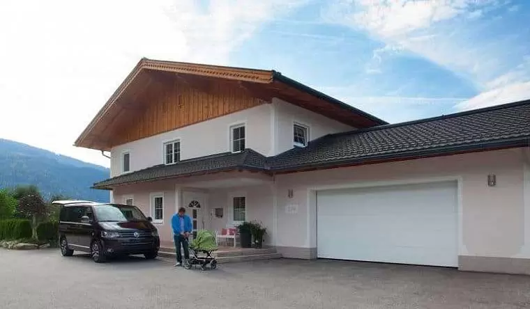 Секционные гаражные ворота серии Trend